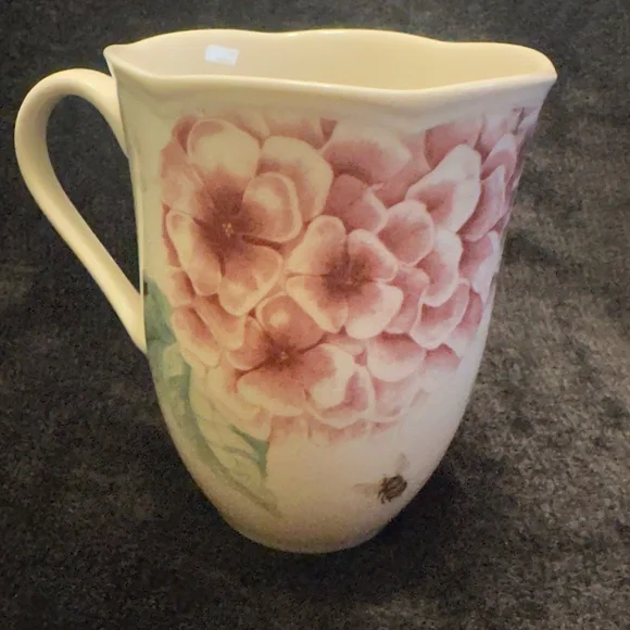 LENOX Butterfly Meadow Hydrangea Coffee Tea Cup with Scalloped Rim - Picture 2 of 6